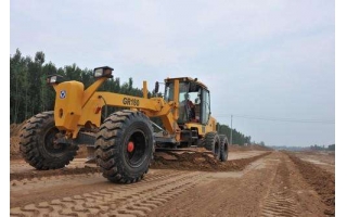 （中国）科技公司租赁平地机在蒙华铁路施工